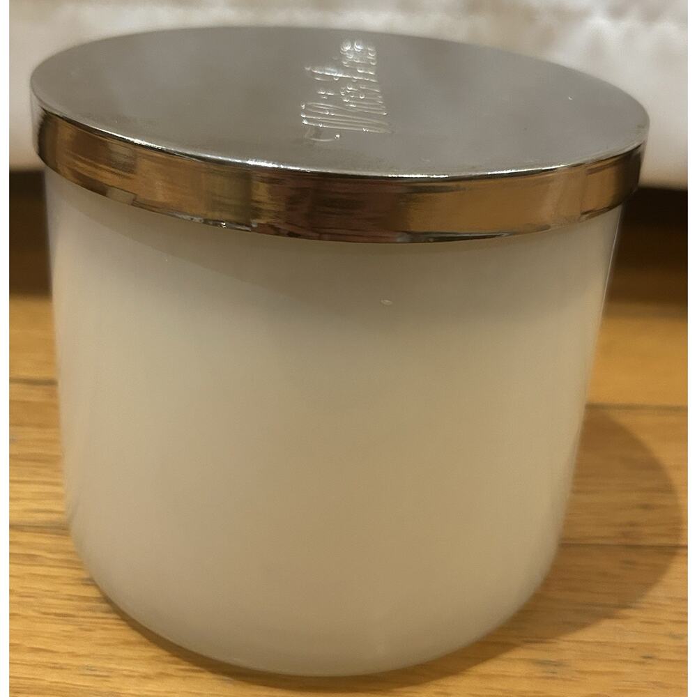 New White Barn 14.5 oz White Gardenia Candle - Picture 2 of 7